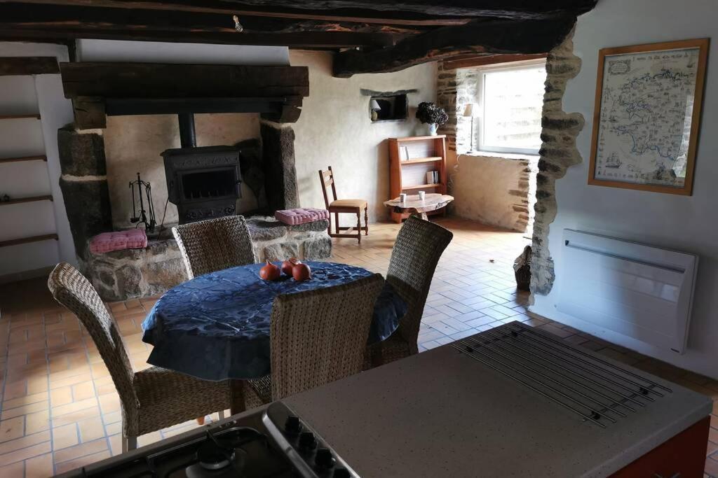 Petite maison dans les Monts d'Arrée TY COZ Commana Esterno foto